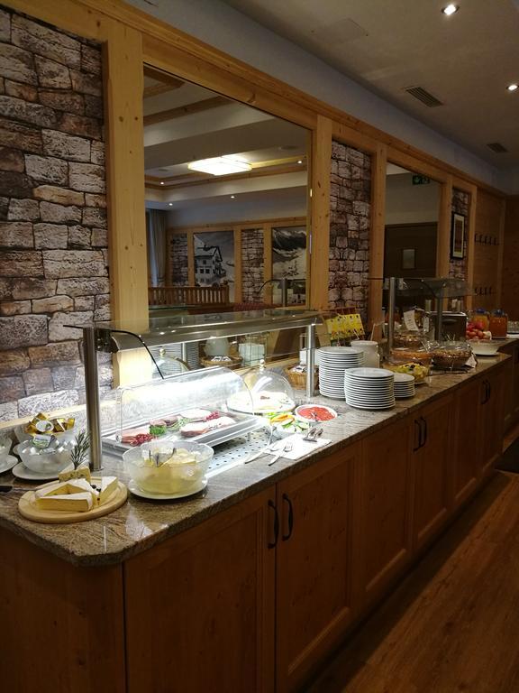 Hotel Landle Гальтюр Екстер'єр фото